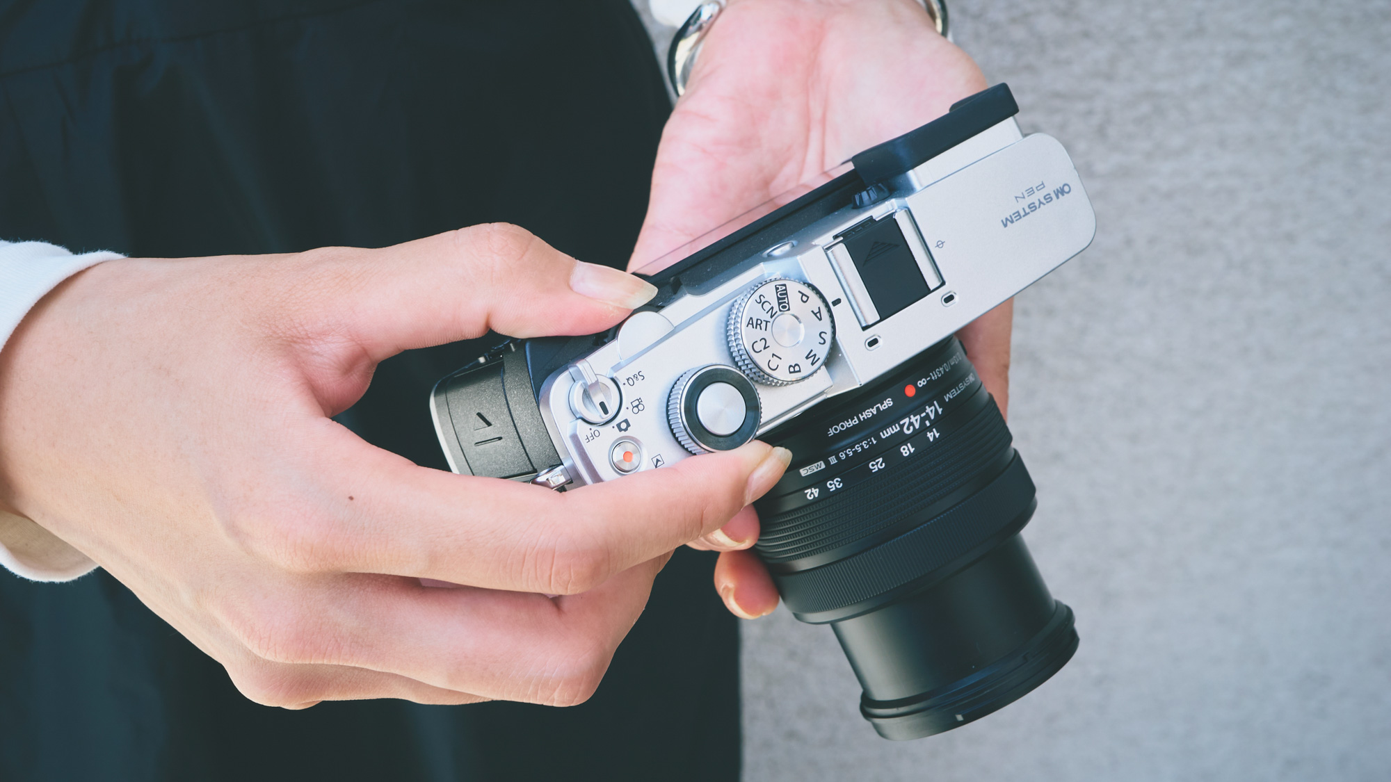 OM System PEN: Kamera Mirrorless Ringkas Bernuansa Retro