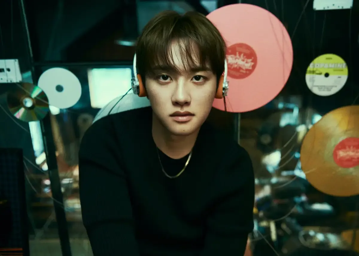 D.O. EXO Kembali dengan Guitarist: Cinta sebagai Riff dalam DOPAMINE