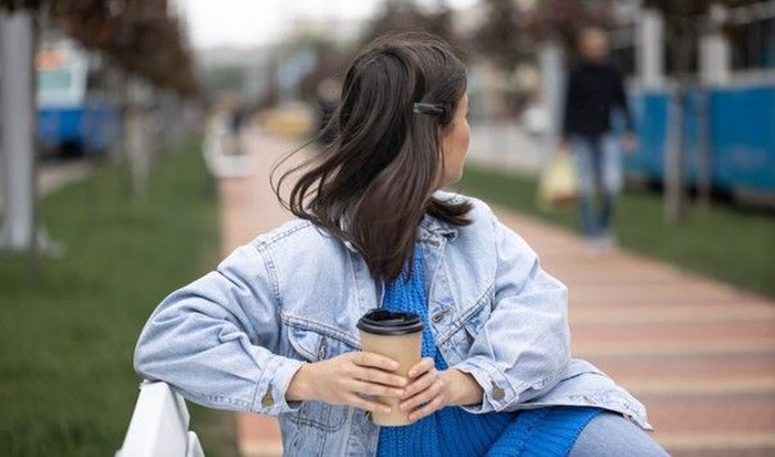 Gerakan 5 Menit di Jam Kerja: Recharge Energi dan Mood Tanpa Ribet