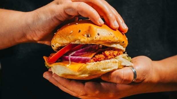 5 Makanan yang Harus Dibatasi demi Kesehatan Jantung dan Alternatif Sehatnya