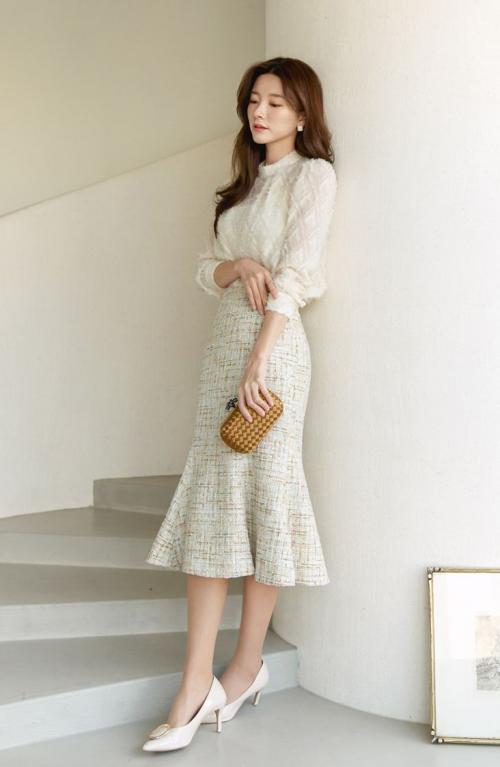 Panduan Lengkap Memilih Sepatu untuk Midi Skirt