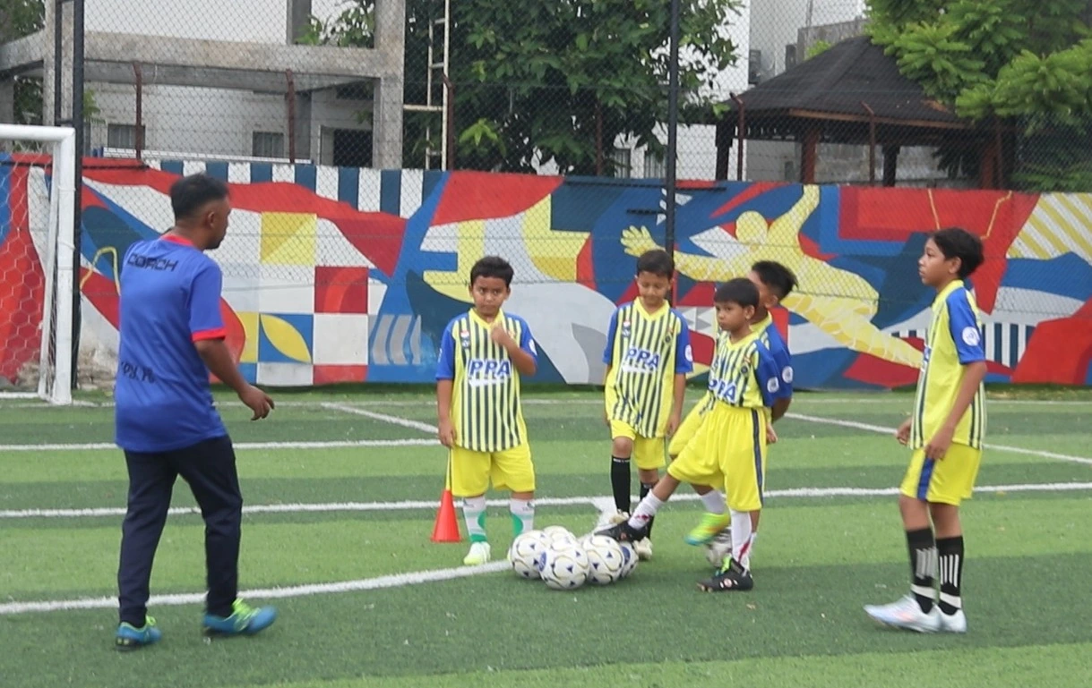 Akademi Sepak Bola Usia Dini Berwajah Holistik