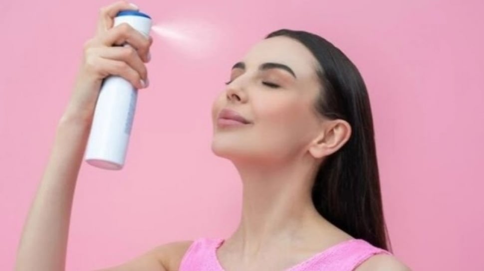 Sunscreen Mist untuk Aktivitas Outdoor: Reapply Praktis Tanpa Merusak Makeup