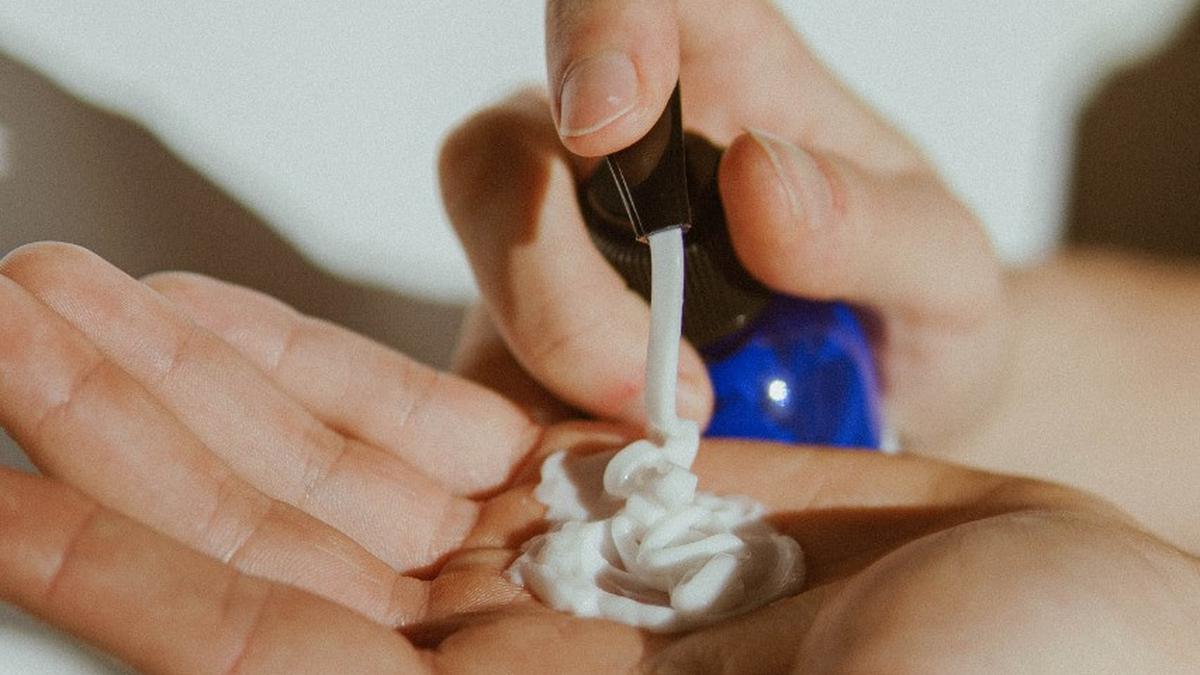 Bahan Aktif Skincare yang Aman Saat Hamil: Panduan Mengganti Retinol