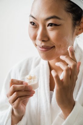 Dari 10 Langkah ke 3 Produk: Mengapa Skincare Minimalis Menang
