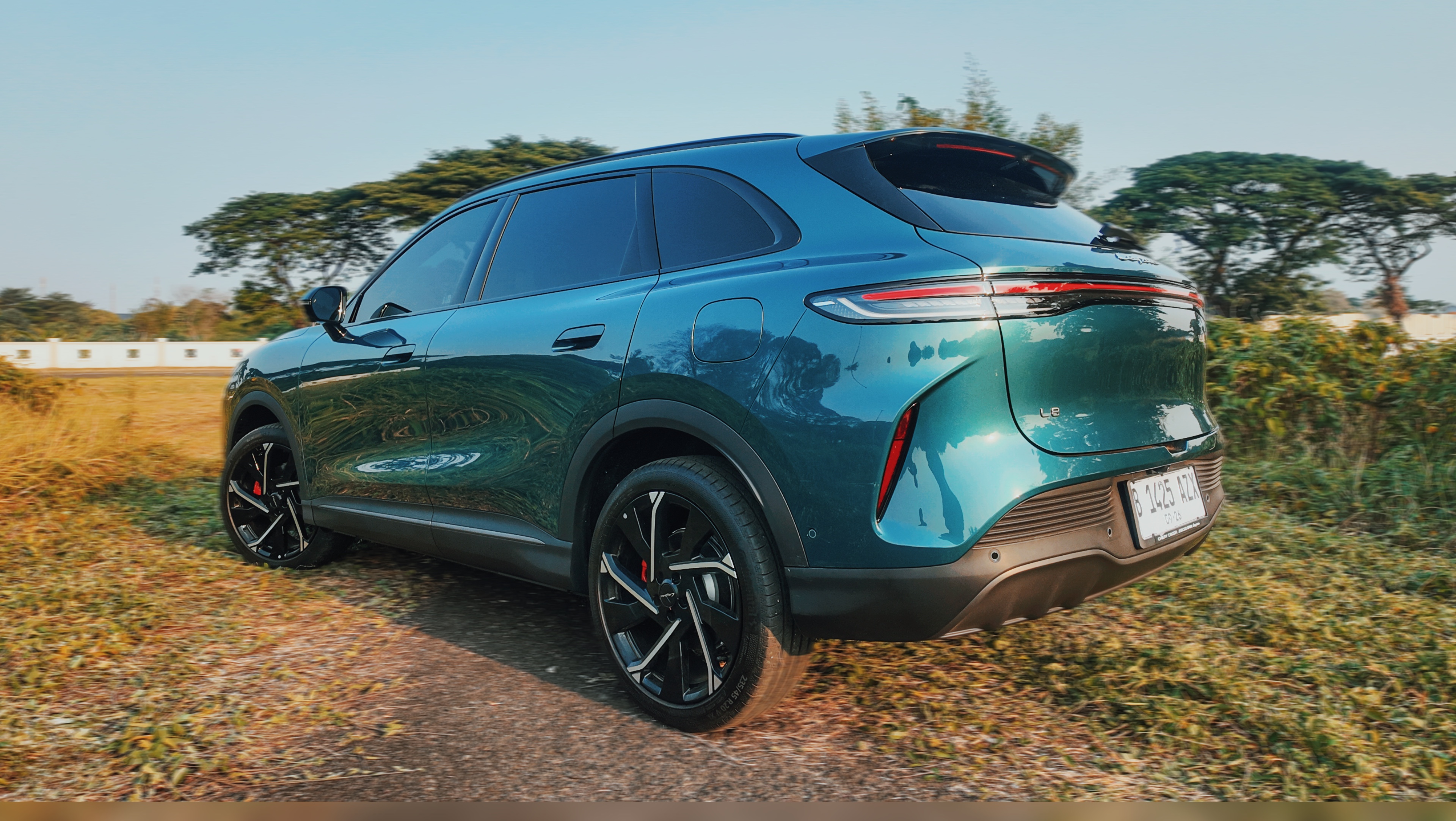 Lepas L8 PHEV: SUV Hybrid Jangkauan Panjang untuk Pengguna Sehari-hari