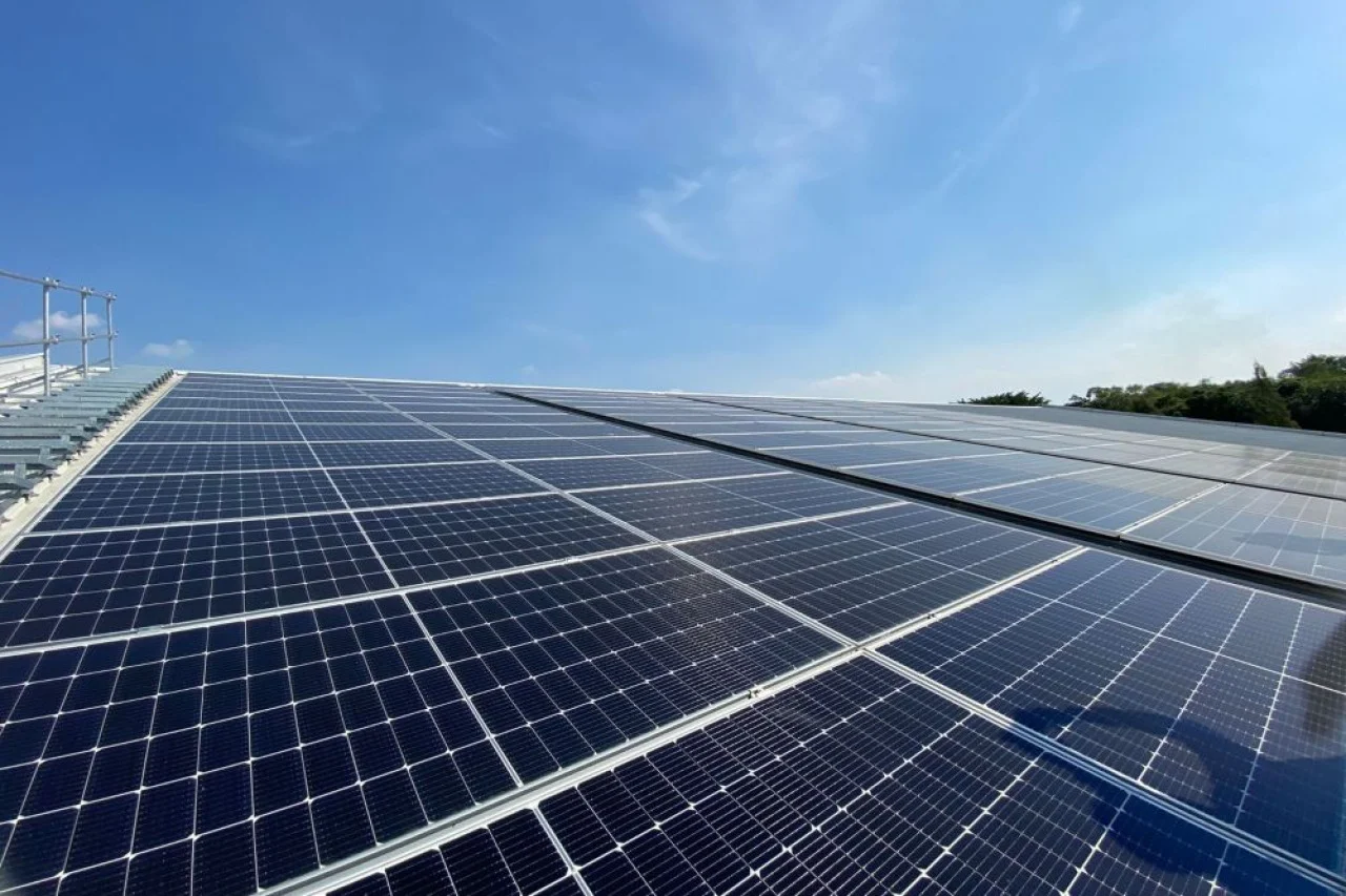Dari 300 MW ke Target 100 GWp: Momentum Baru Bagi PLTS Swasta
