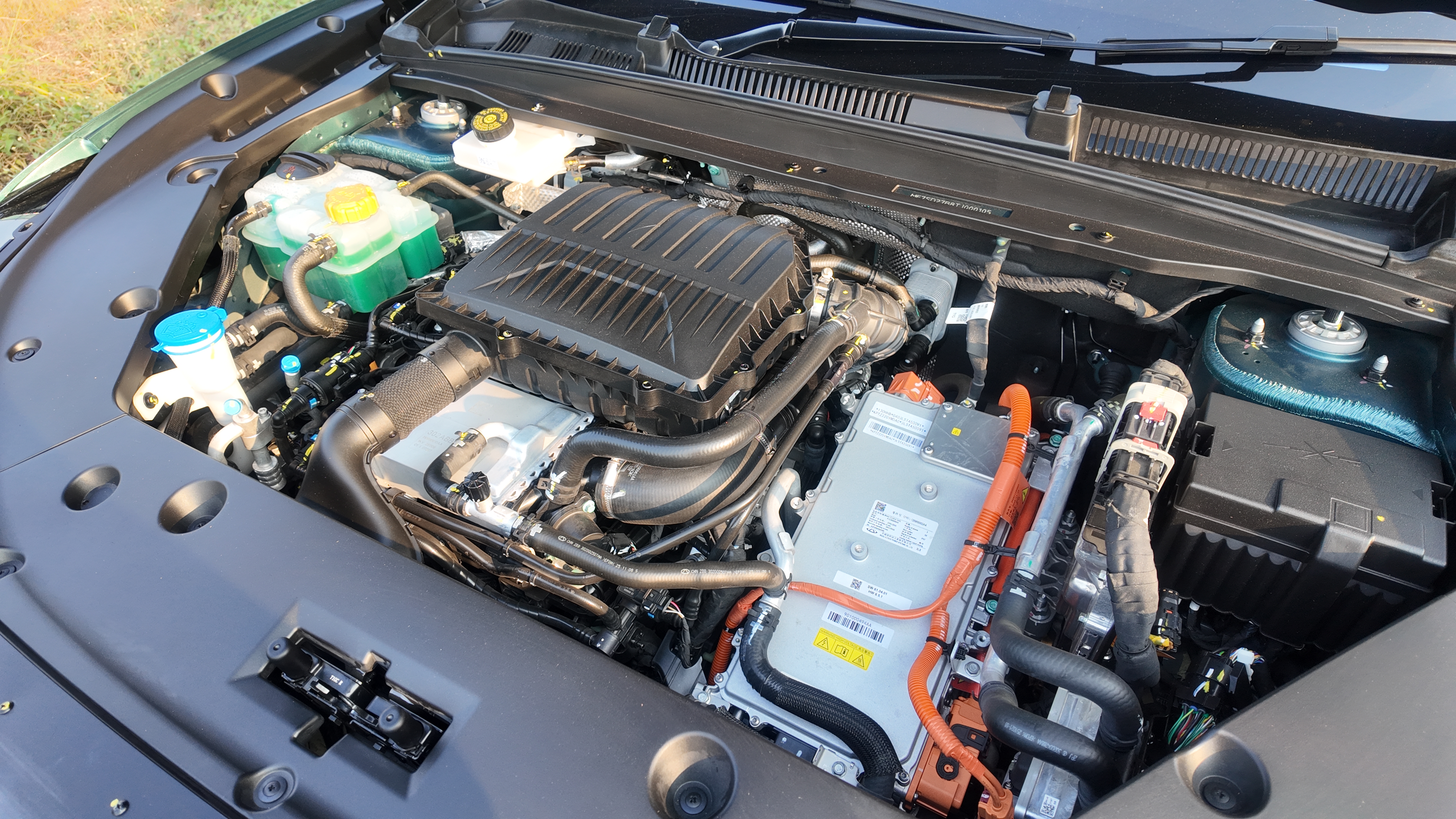 Lepas L8 PHEV: SUV Hybrid Jangkauan Panjang untuk Pengguna Sehari-hari