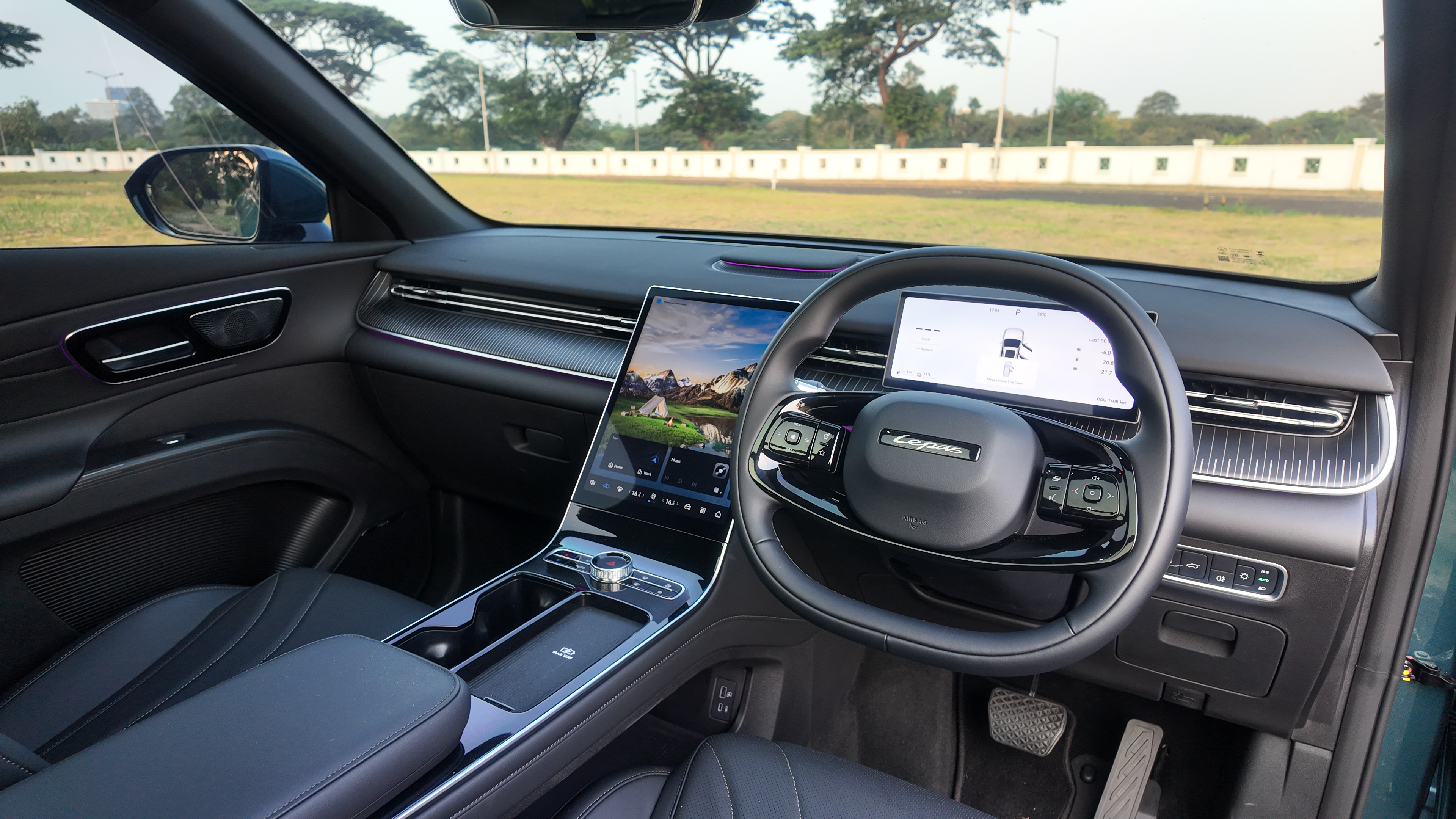 Lepas E4 EV vs L8 PHEV: Mana Paling Masuk Akal untuk Mobilitas Modern?