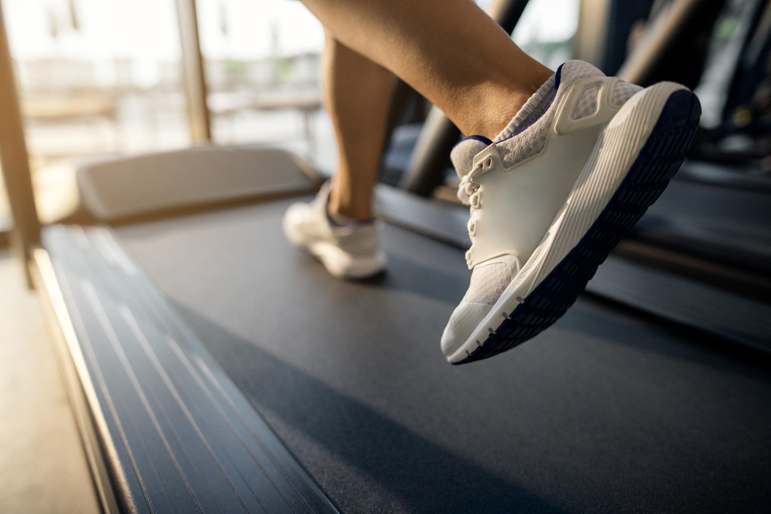 Jalan Kaki Intensitas Tinggi: Cara Incline Walking & Durasi Efektif