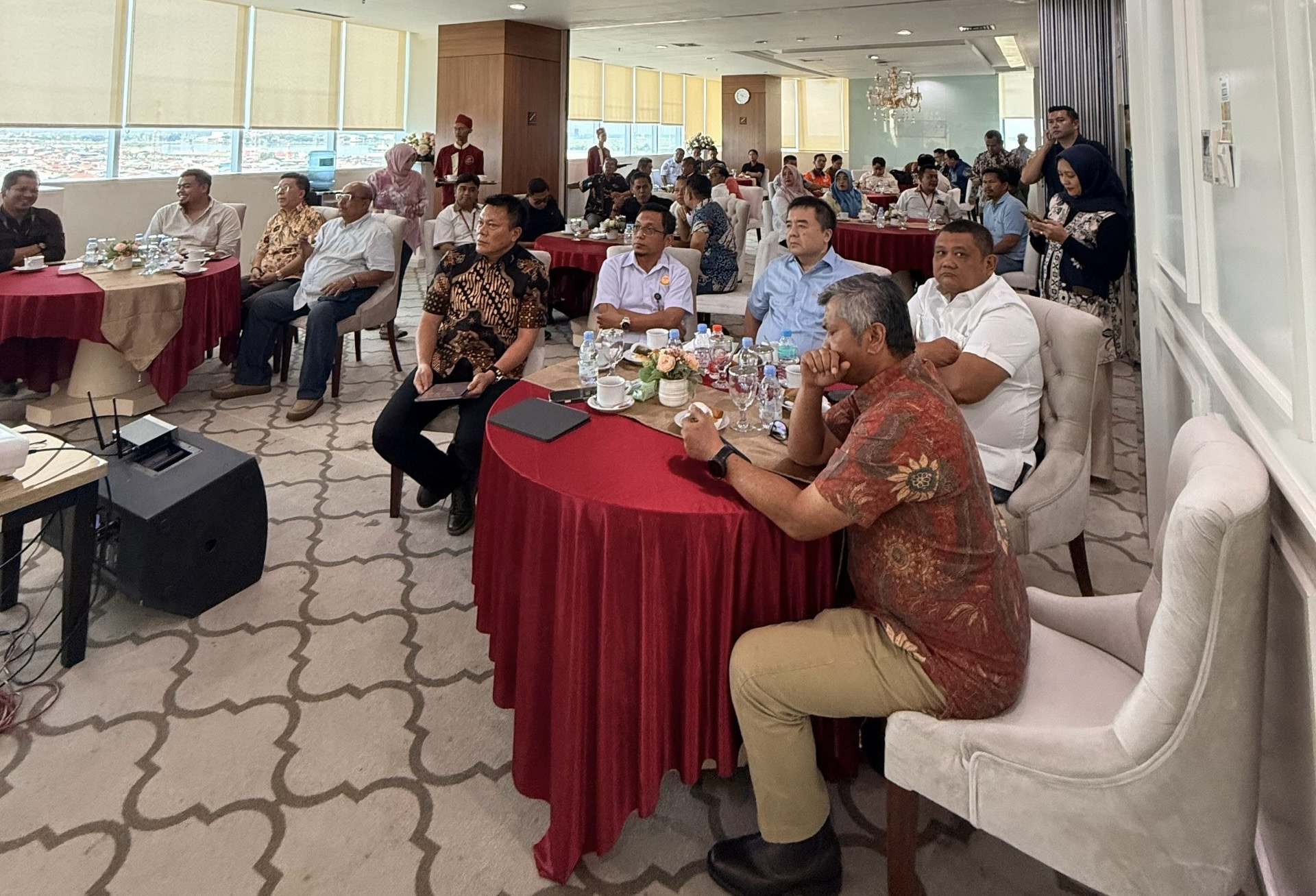 Terminal Pelabuhan Berkelanjutan: Operasi Logistik dan Lingkungan yang Saling Menguatkan