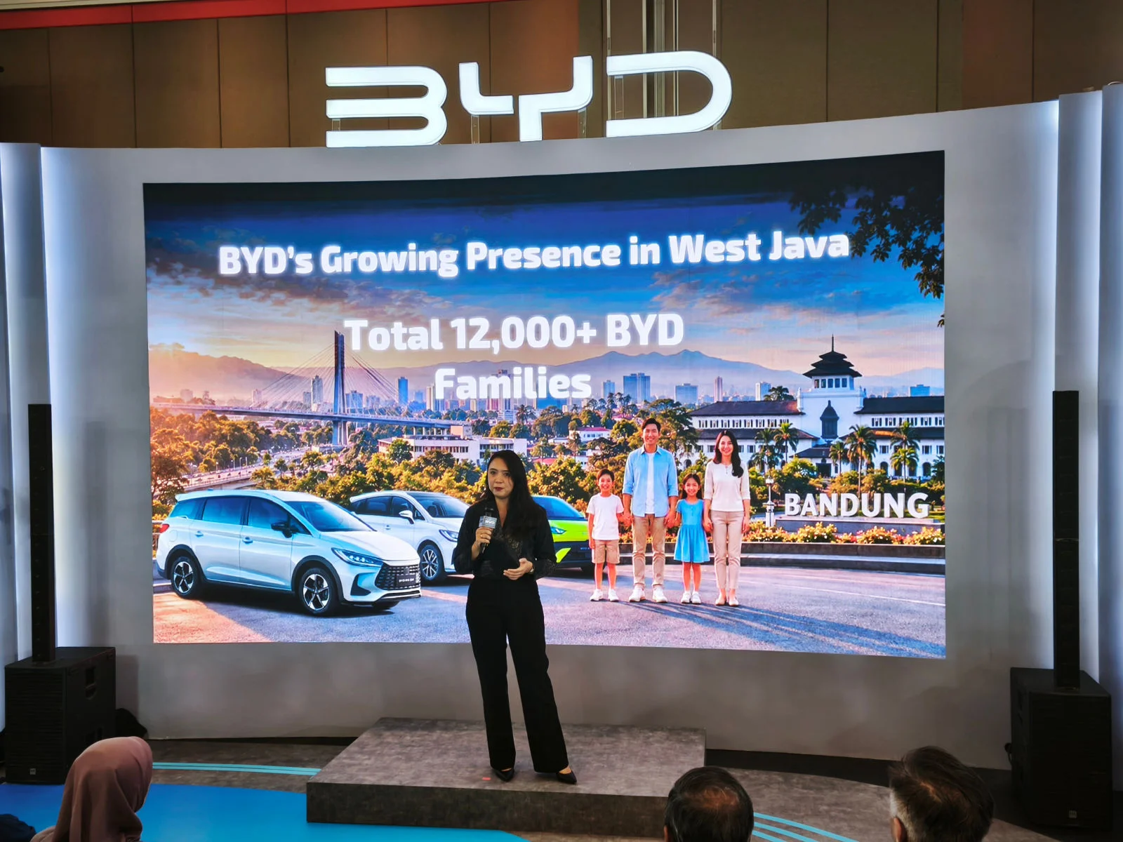 BYD Perkuat Dominasi Mobil Listrik di GIIAS Bandung