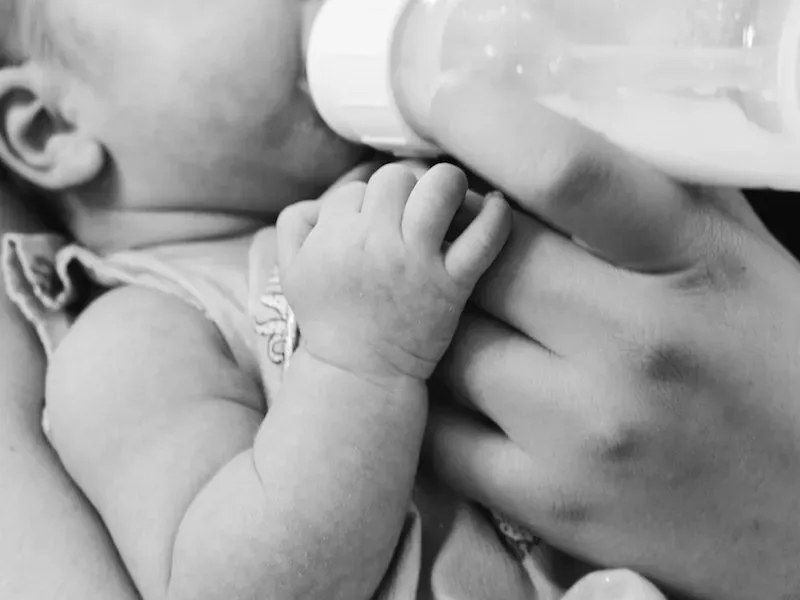 Panduan Lengkap Membersihkan dan Mensterilkan Botol Susu Bayi
