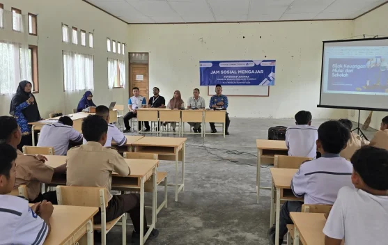 Literasi Keuangan Masuk Sekolah Menengah: Benteng Pelajar dan Guru dari Jerat Pinjol