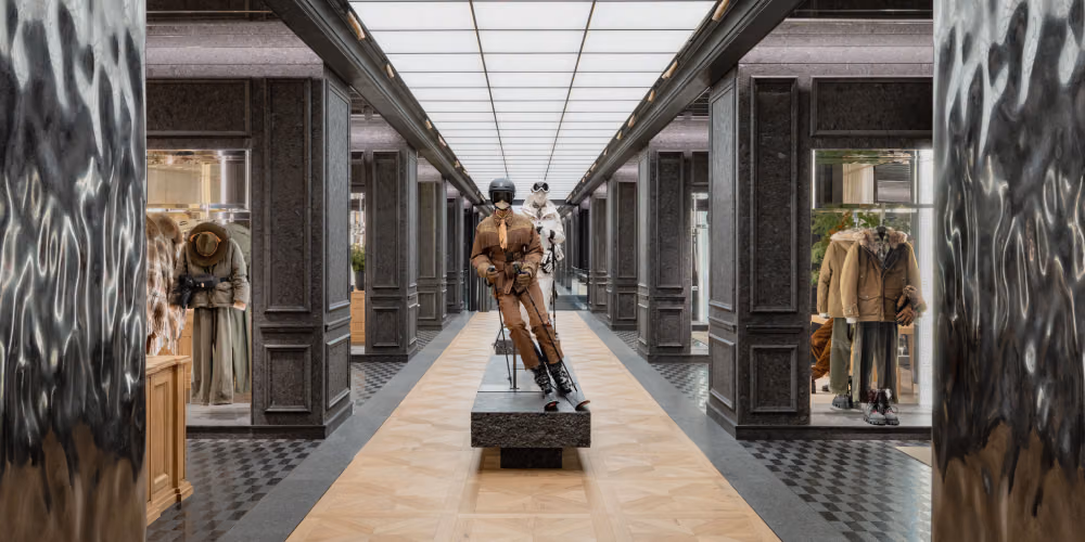 MCM dan Moncler: Flagship Store Mewah sebagai Senjata Baru
