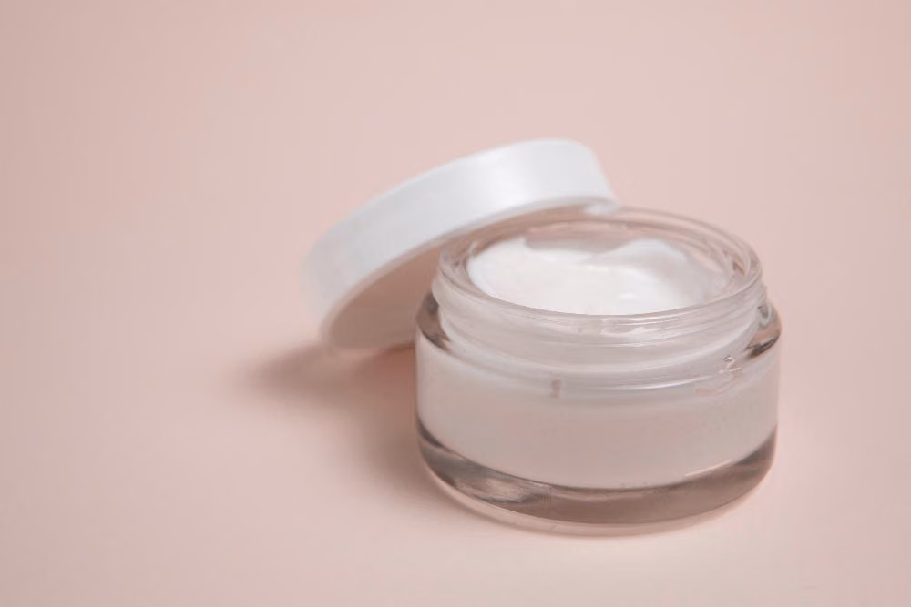 Moisturizer dengan Vitamin C dan Niacinamide untuk Dark Spot
