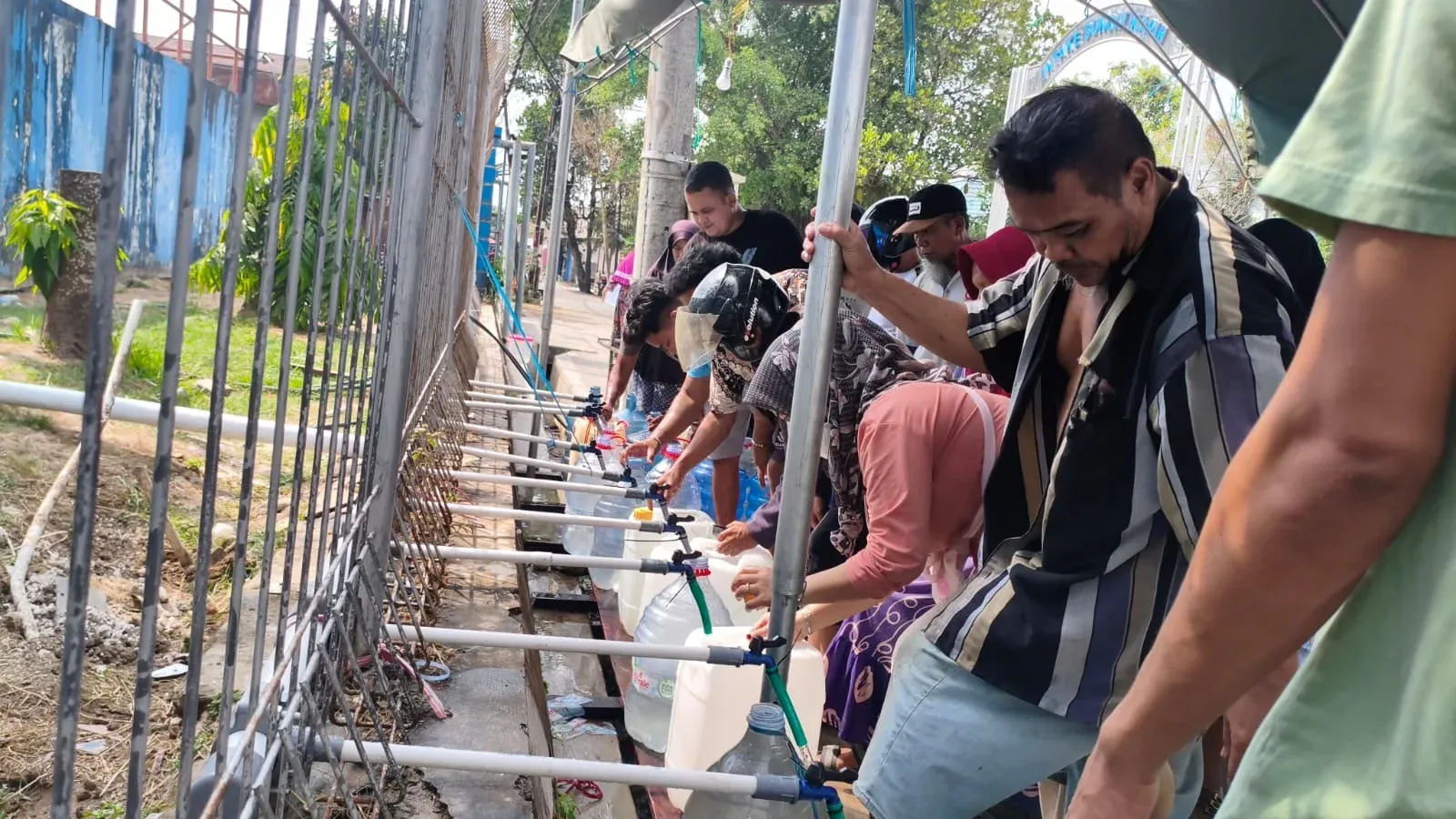 Krisis Air Bersih di Kota Pesisir: Alarm Keras dari Samarinda dan Maros