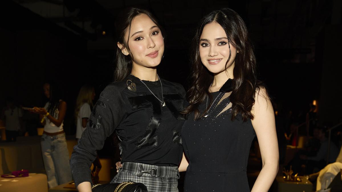 Gaya Kontras Selebriti di Front Row Coach