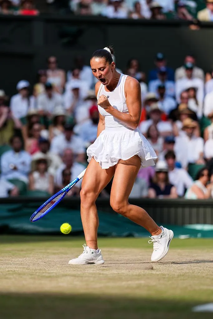 Dari Gaun Pengantin hingga Lapangan Tenis: The Marta Dress dan Revolusi Gaya