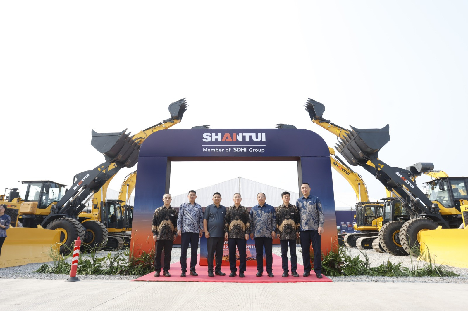 Produsen Alat Berat Dunia Pamer Teknologi Listrik dan Ekosistem Finansial di Mining Expo