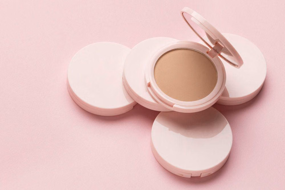 5 Kesalahan Base Makeup yang Bikin Patchy dan Cakey