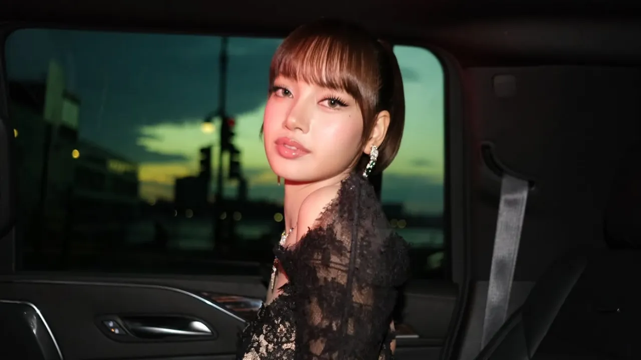 Perhiasan Mewah dan Gaun Couture: Pesona Selebriti di NYFW