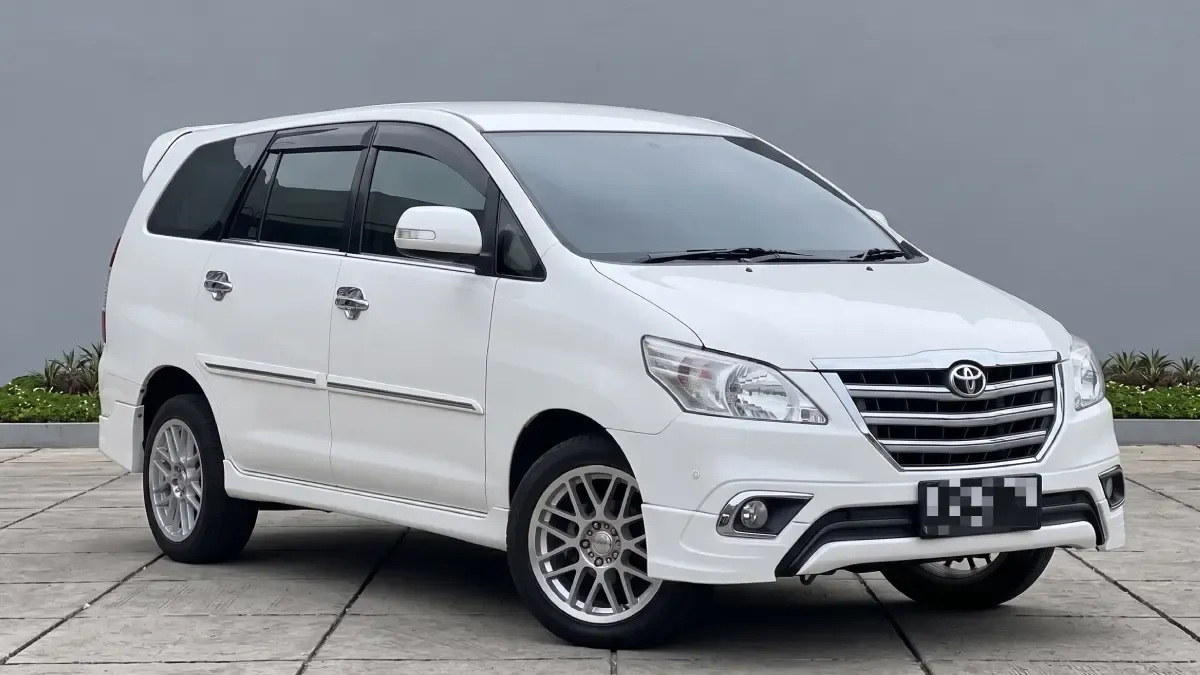 Panduan Lengkap Harga Toyota Kijang Innova Bekas: Dari 2013 hingga Zenix Hybrid
