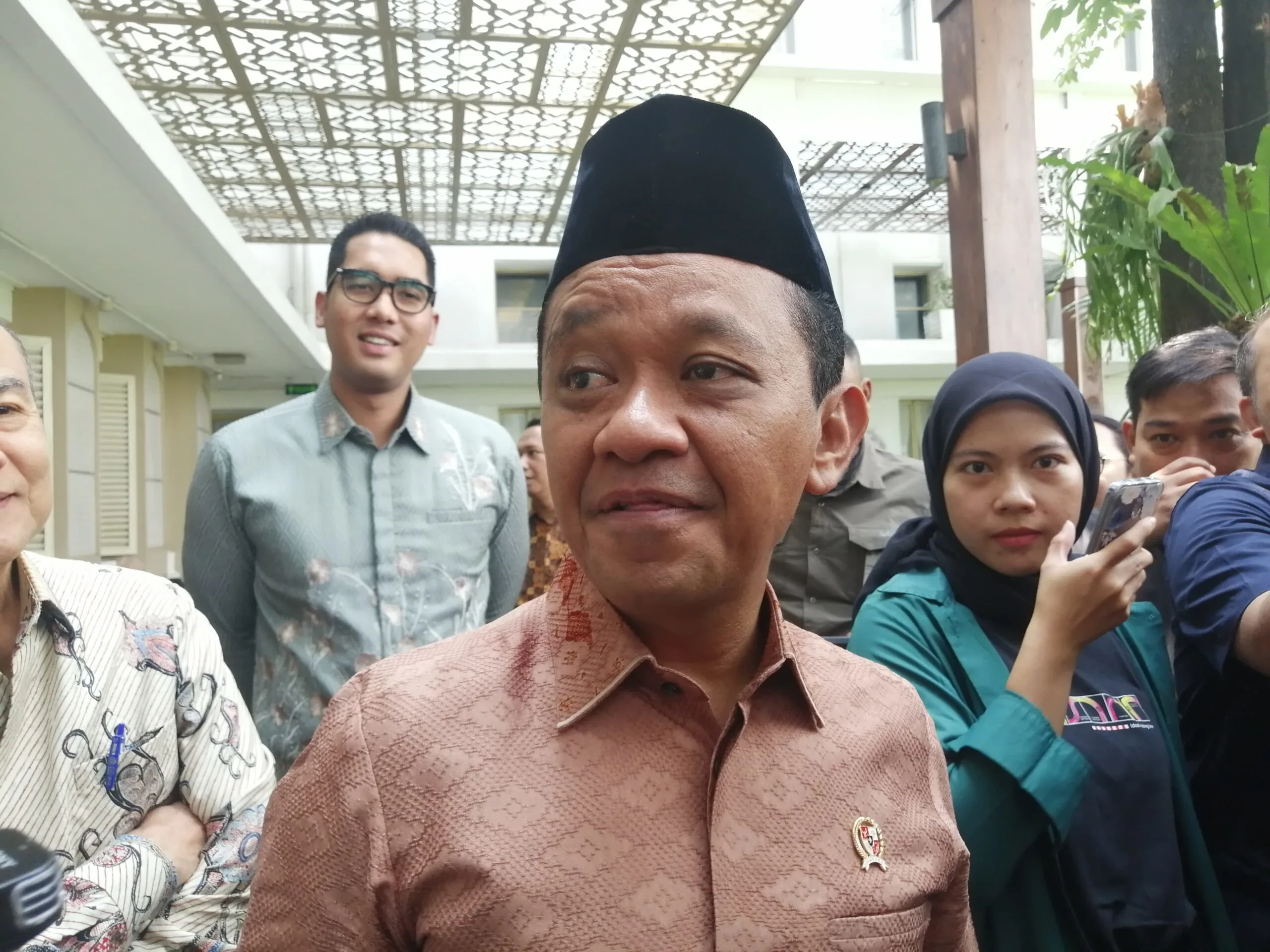 Harga Minyak Dunia Melonjak, Subsidi BBM Tetap: Berkah atau Bom Waktu Fiskal?