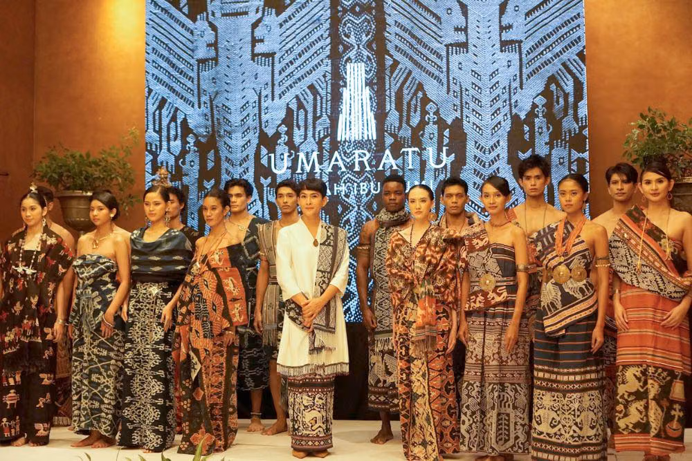 Kain Tradisional Bertemu Siluet Kontemporer