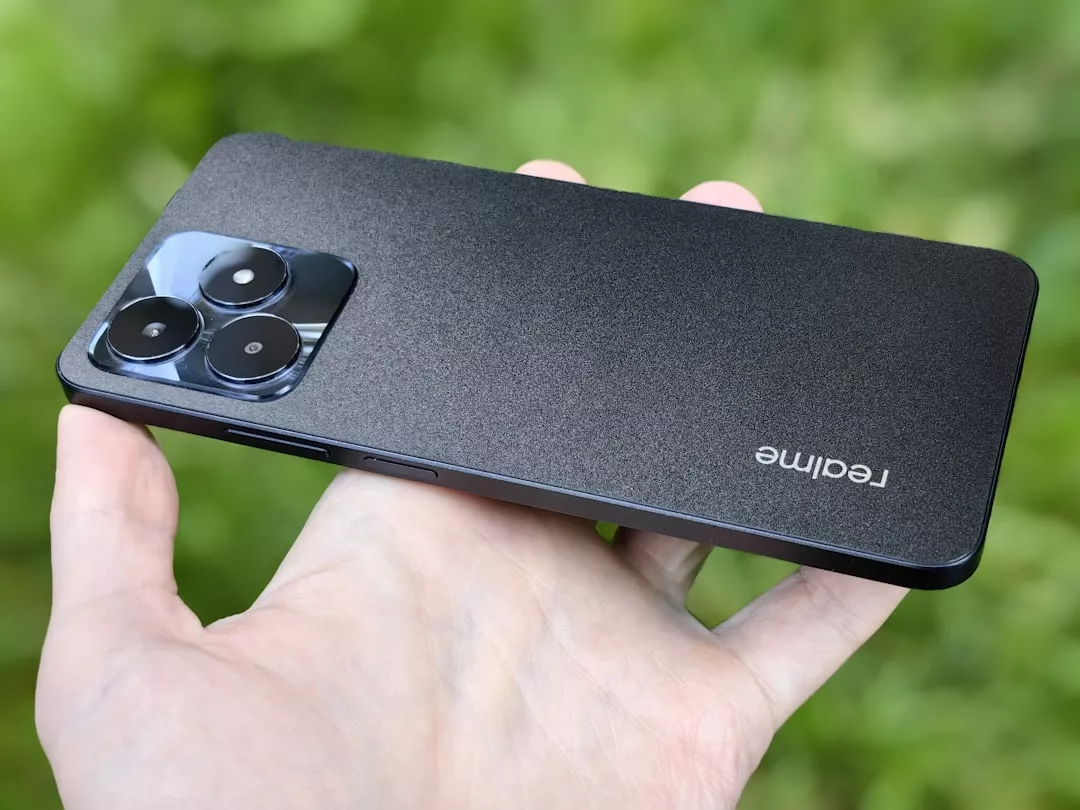 5 HP Realme 2 Jutaan dengan Spesifikasi Flagship
