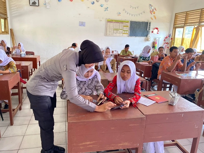 Polisi dan Sekolah Kolaborasi Ajarkan Literasi AI Berbasis Etika
