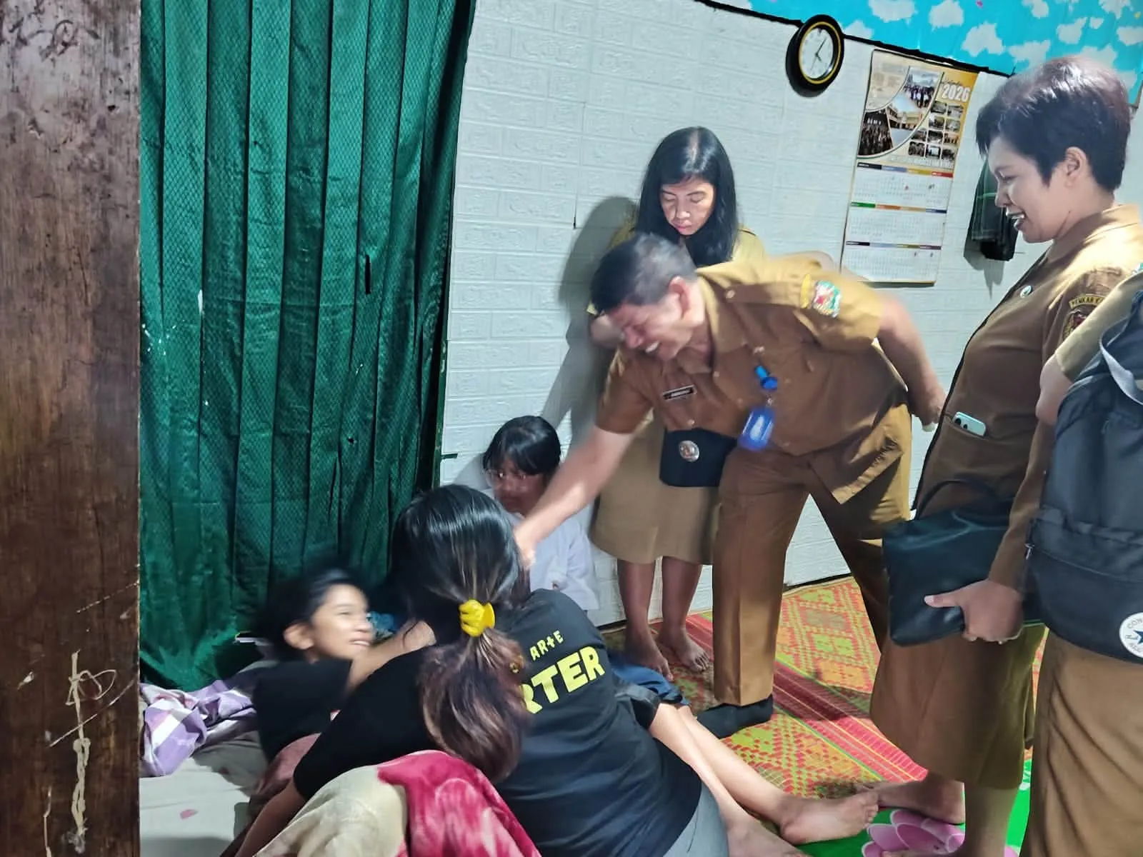 Pendampingan Psikologis Intensif untuk Korban Keracunan Massal di Sekolah