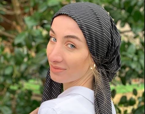 Mengapa Ketombe dan Gatal Muncul Setelah Seharian Pakai Hijab atau Helm?