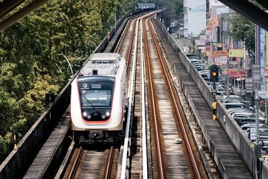 LRT Jakarta Fase 1B Mulai Uji Coba: Manfaat Nyata atau Sekadar Seremoni?