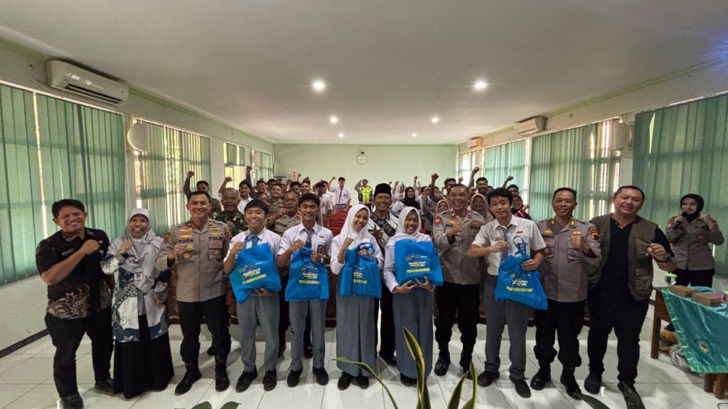Program Literasi AI Polisi di Sekolah: Mengajarkan Siswa Berpikir Kritis