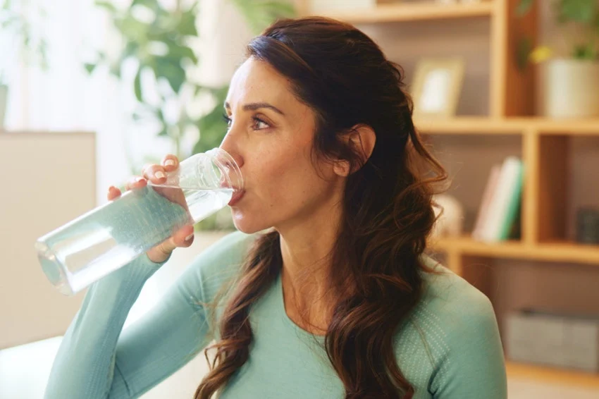 Minum Air Berlebihan Ternyata Berbahaya bagi Tubuh