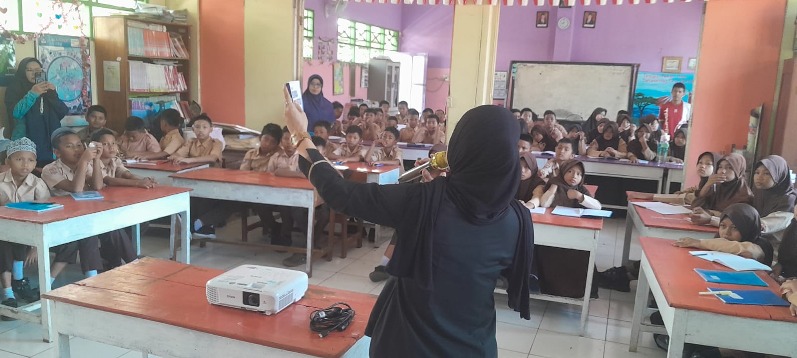 Program Menulis Terstruktur di Sekolah: Journaling hingga Bengkel Sastra