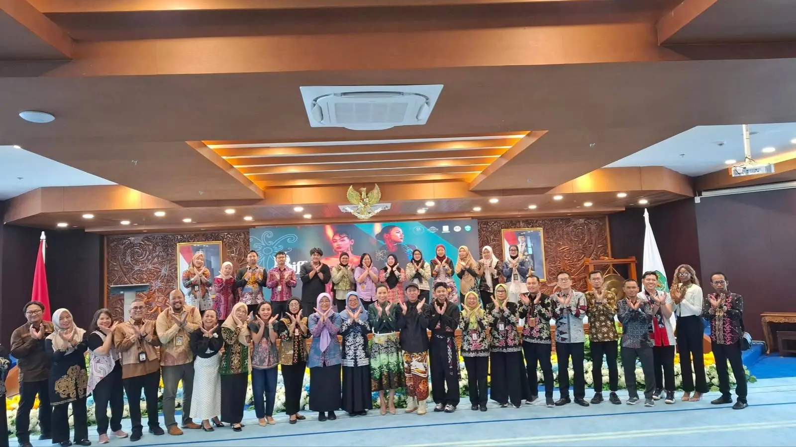 Festival Mode Borneo Jadikan Wastra Lokal Pemain Pasar Global
