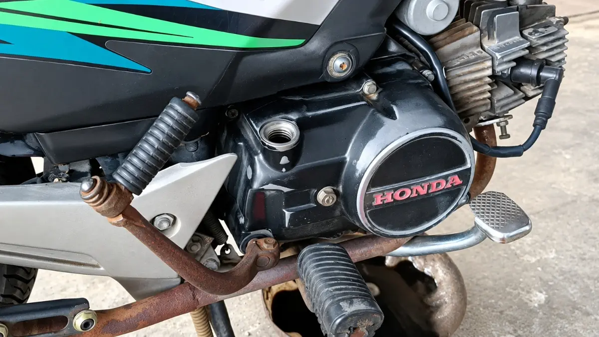 Panduan Memilih Kekentalan Oli Motor yang Tepat: 10W-40 vs 20W-50