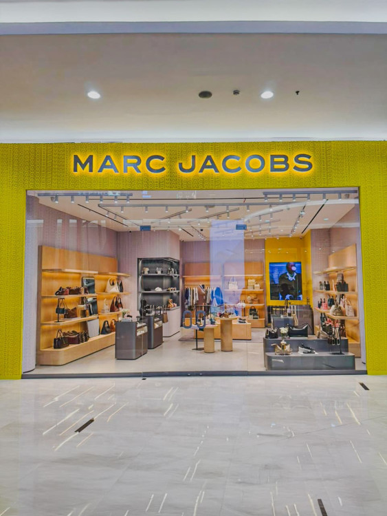 Flagship Store Jakarta: Strategi Baru Marc Jacobs dan Urban Revivo di Pasar Casual Wear