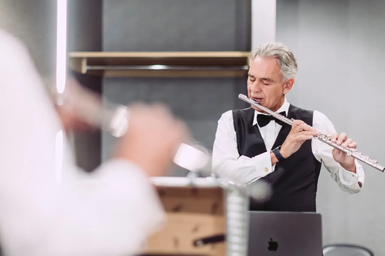 Tenor Legendaris Andrea Bocelli Merayakan Romanza di Dua Panggung Ikonik