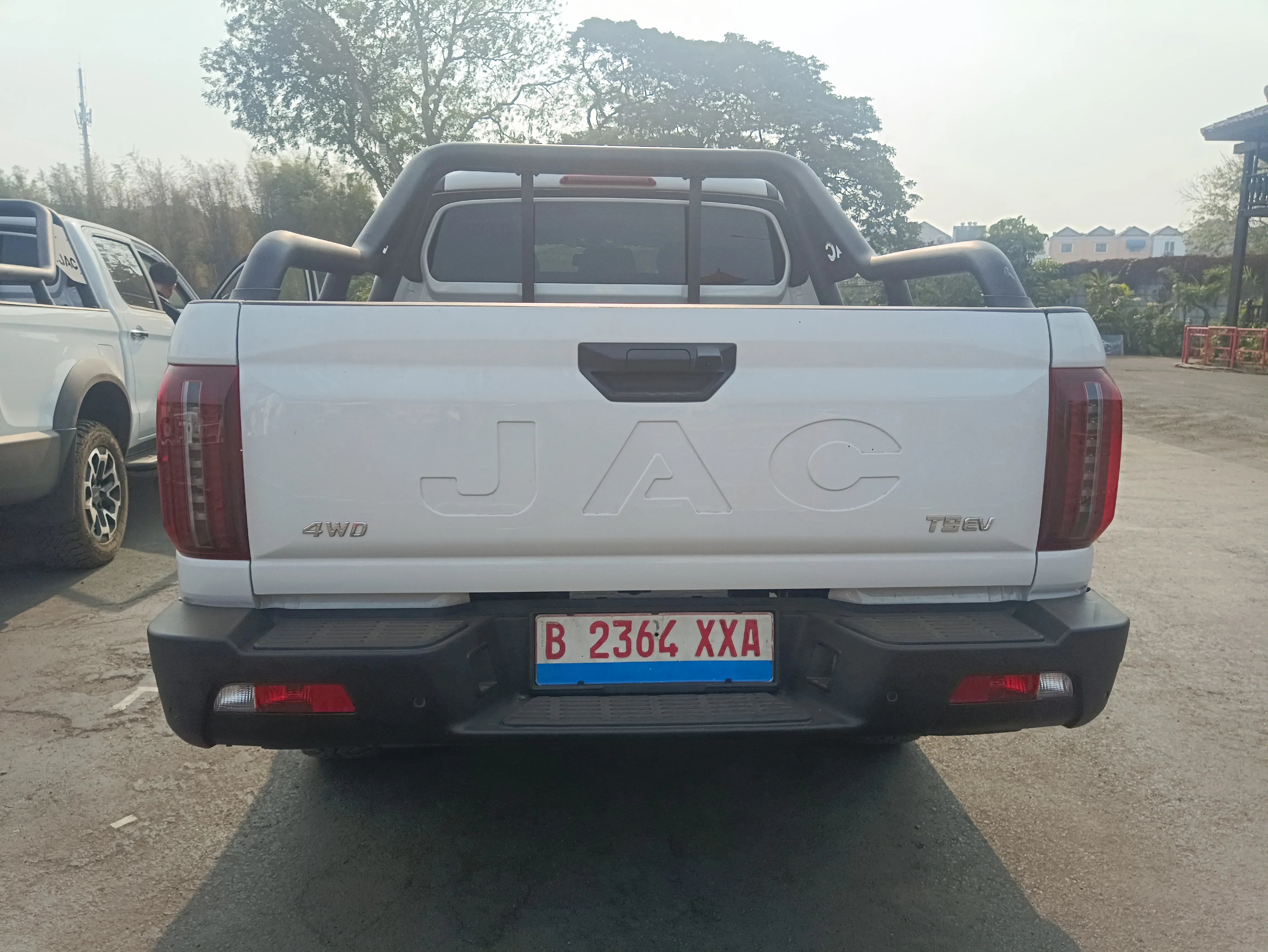 JAC T9 EV: Truk Listrik 4x4 Dobel Kabin untuk Medan Ekstrem