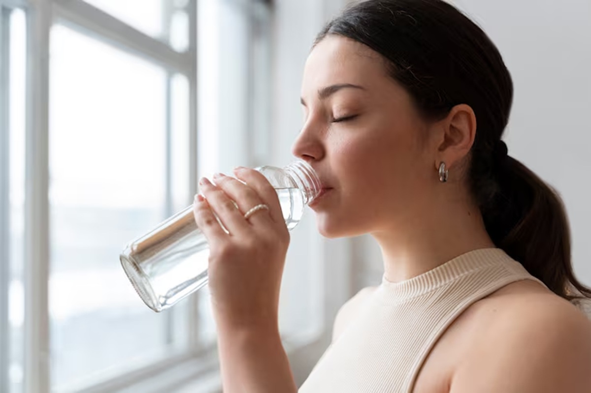 Minum Air Berlebihan Ternyata Berbahaya bagi Tubuh