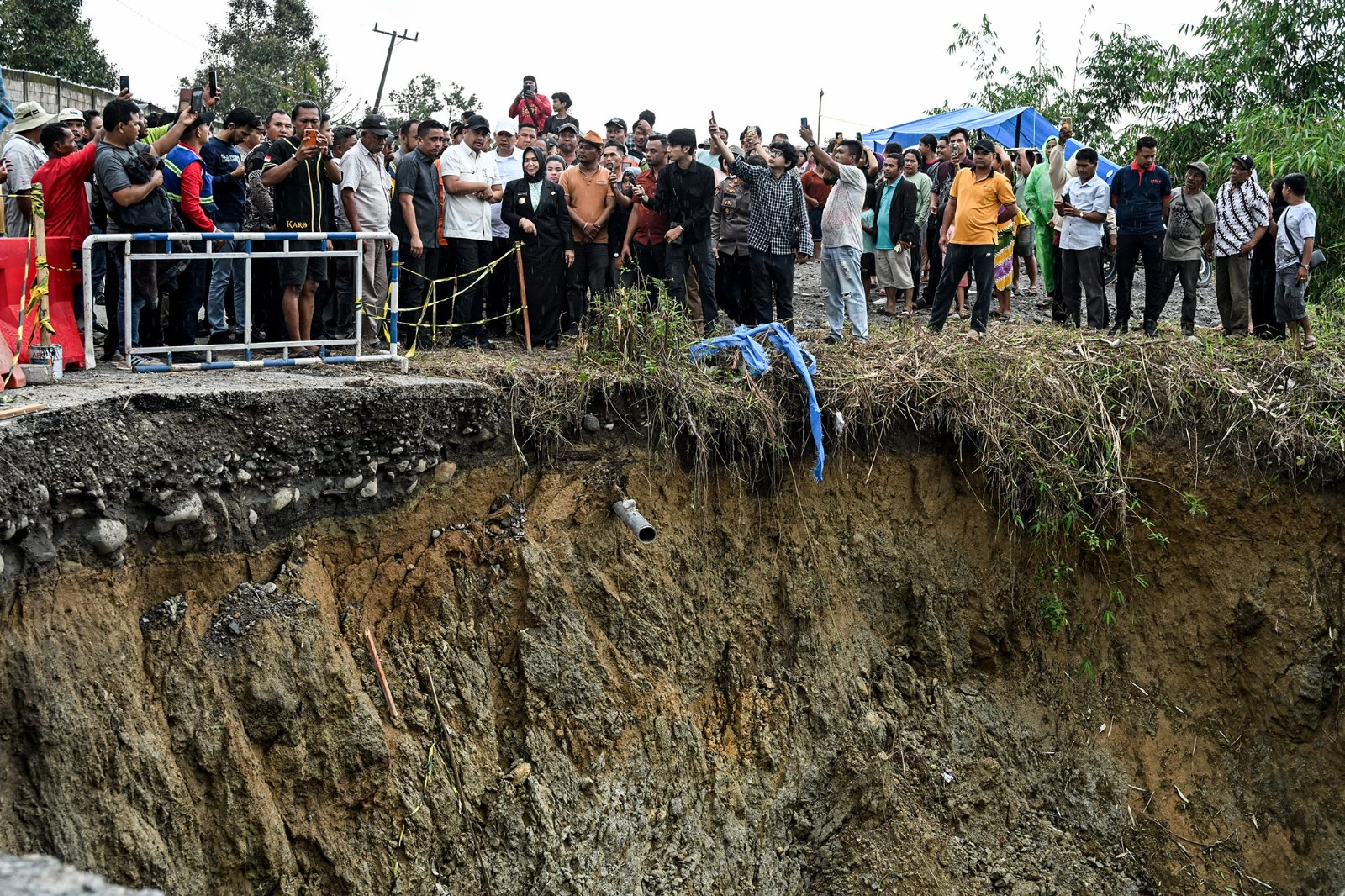 Jalan Longsor Pamah Semelir Dikerjakan Oktober: Akses Alternatif Tetap Dibuka