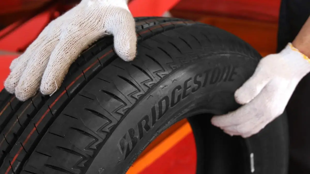 Ban Tubeless vs Ban Biasa: Mana yang Paling Masuk Akal untuk Kebutuhan Berkendara Anda?