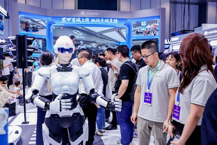Robot Humanoid dan Berkaki Empat AiMOGA Masuk Era Layanan Pintar