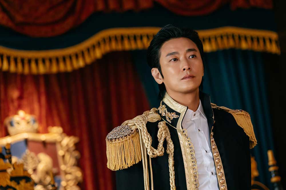 Shin Min Ah dan Lee Jong Suk Bawa Intrik Istana ke The Remarried Empress