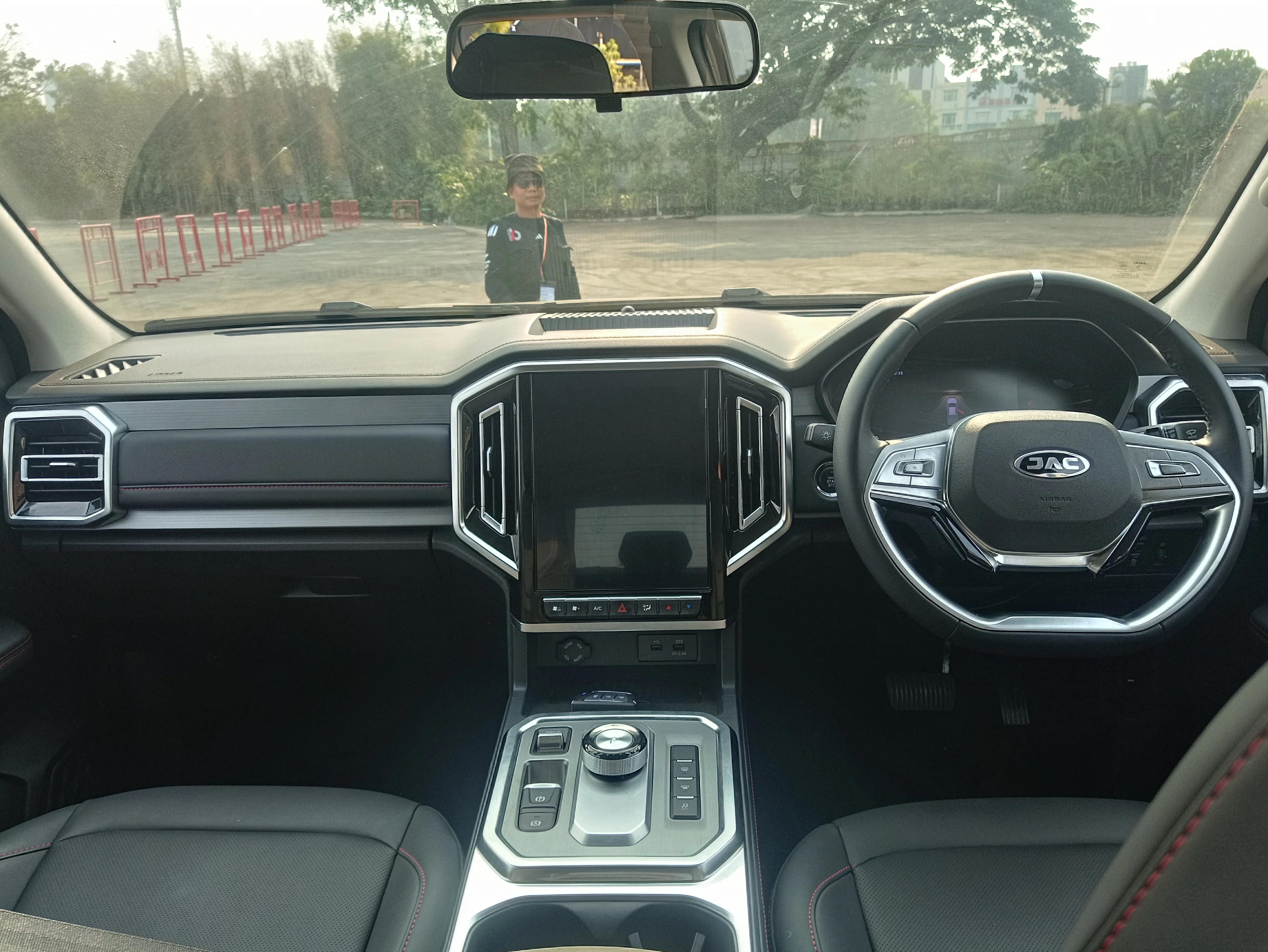 JAC T9 EV: Mobil Listrik 4x4 yang Siap Turun ke Tambang