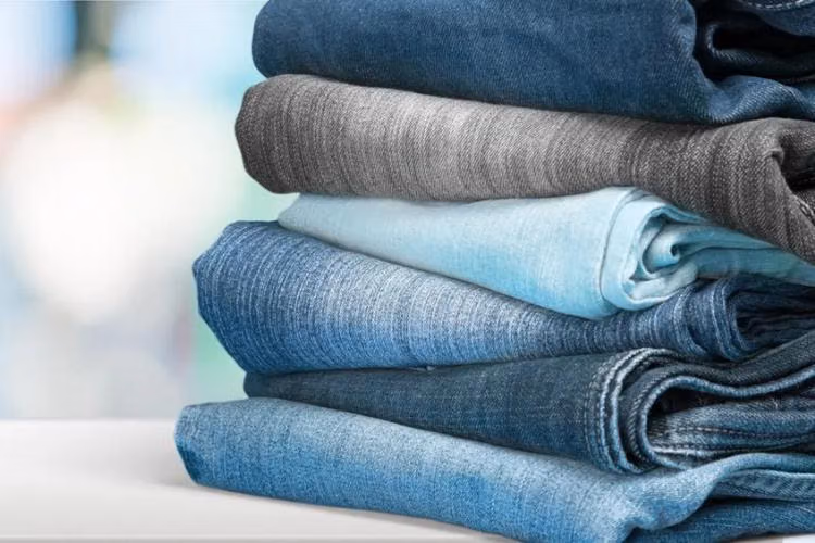 Panduan Lengkap Memadukan Warna: Denim, Emerald, dan Pink