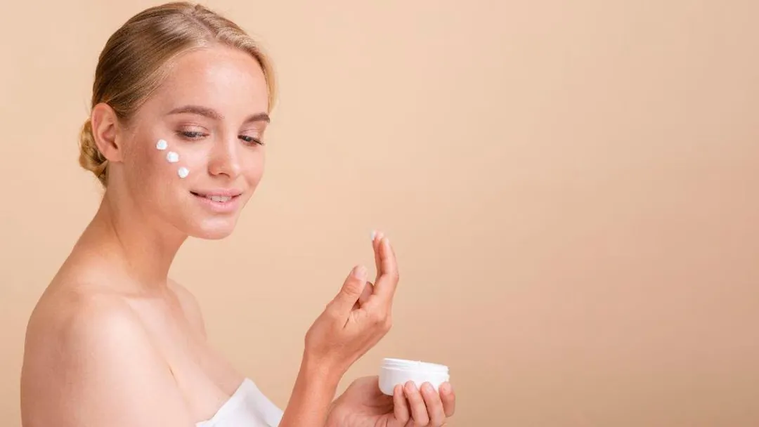 Moisturizer Tekstur Gel untuk Kulit Berminyak: Ringan, Dingin, dan Anti Lengket